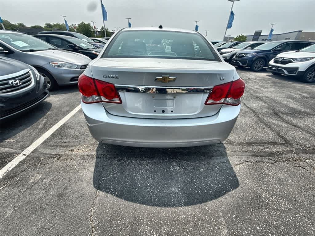 Chevrolet Cruze Vehicle Full-screen Gallery Image 05