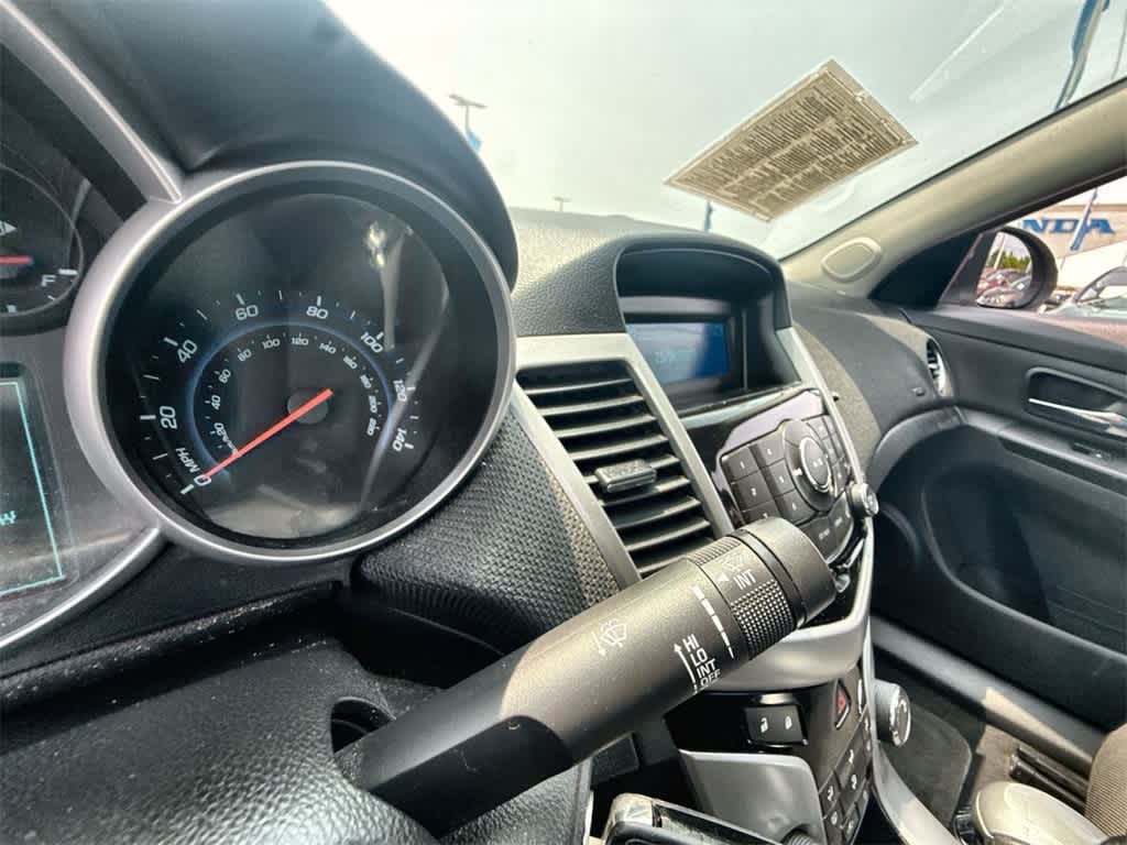 Chevrolet Cruze Vehicle Full-screen Gallery Image 24