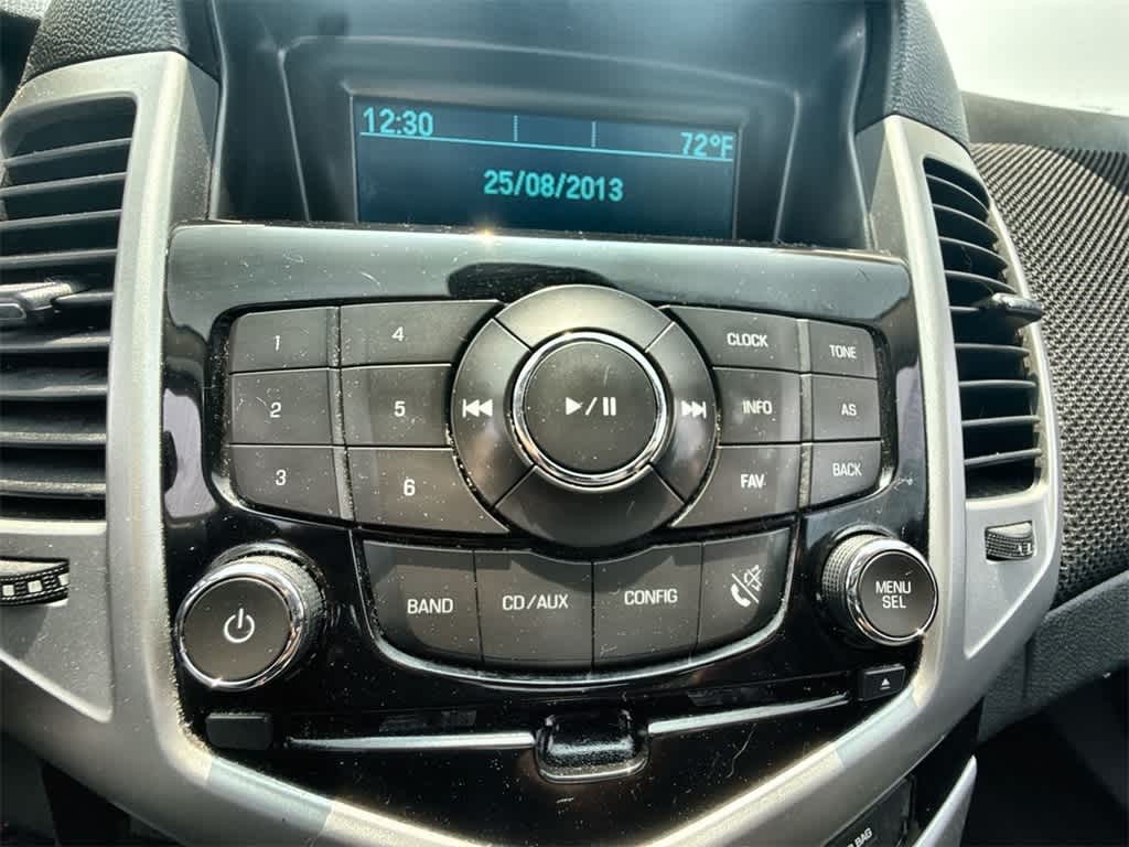 Chevrolet Cruze Vehicle Full-screen Gallery Image 27