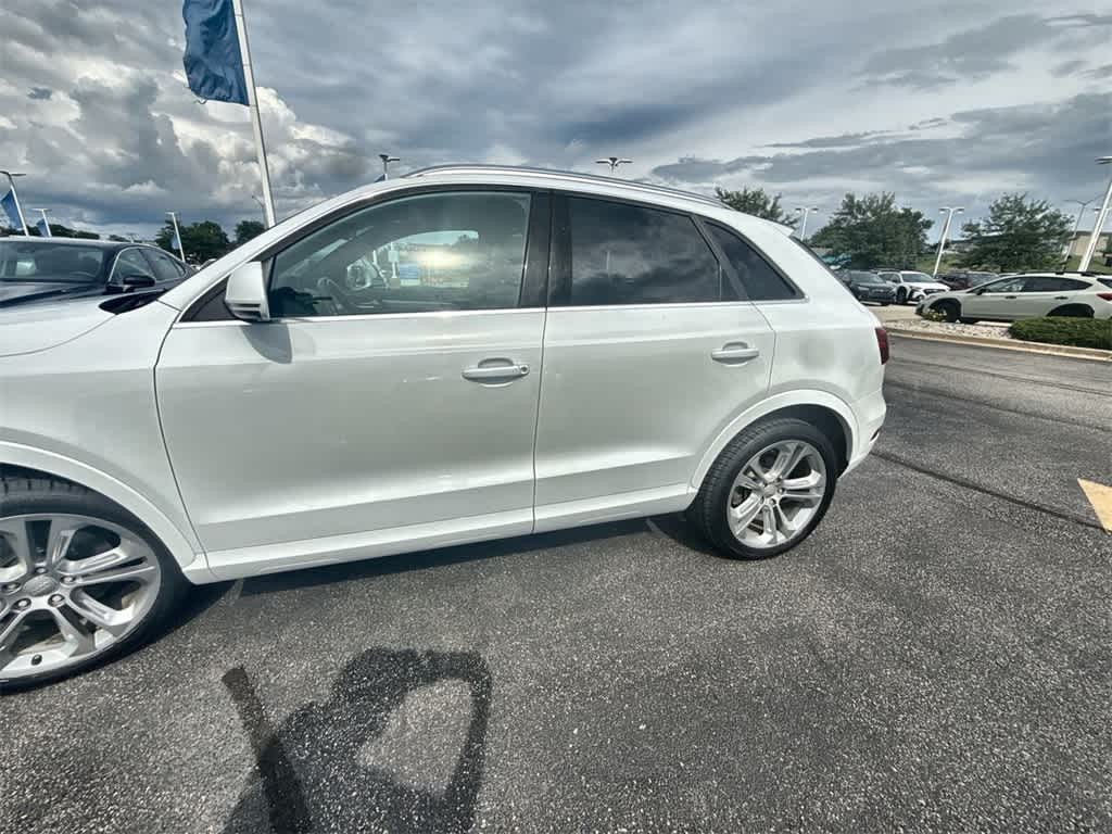 Audi Q3 Vehicle Full-screen Gallery Image 04