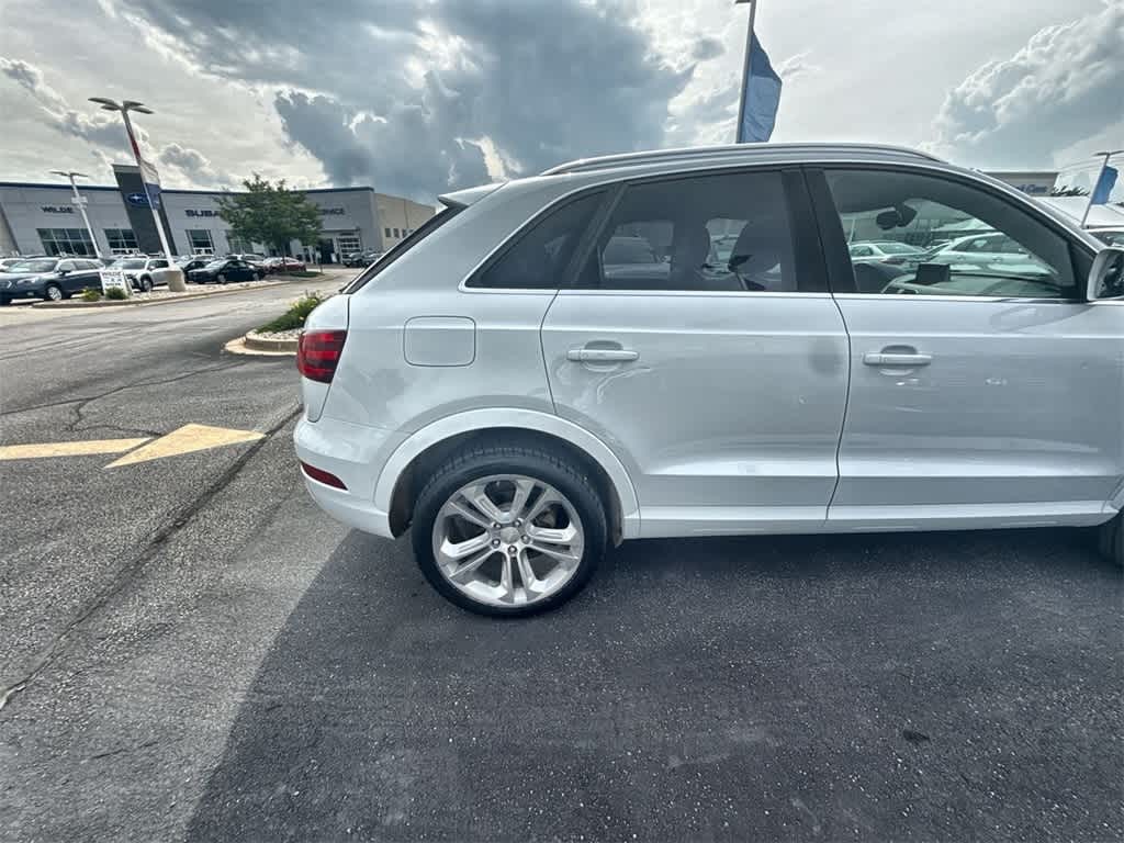 Audi Q3 Vehicle Full-screen Gallery Image 06