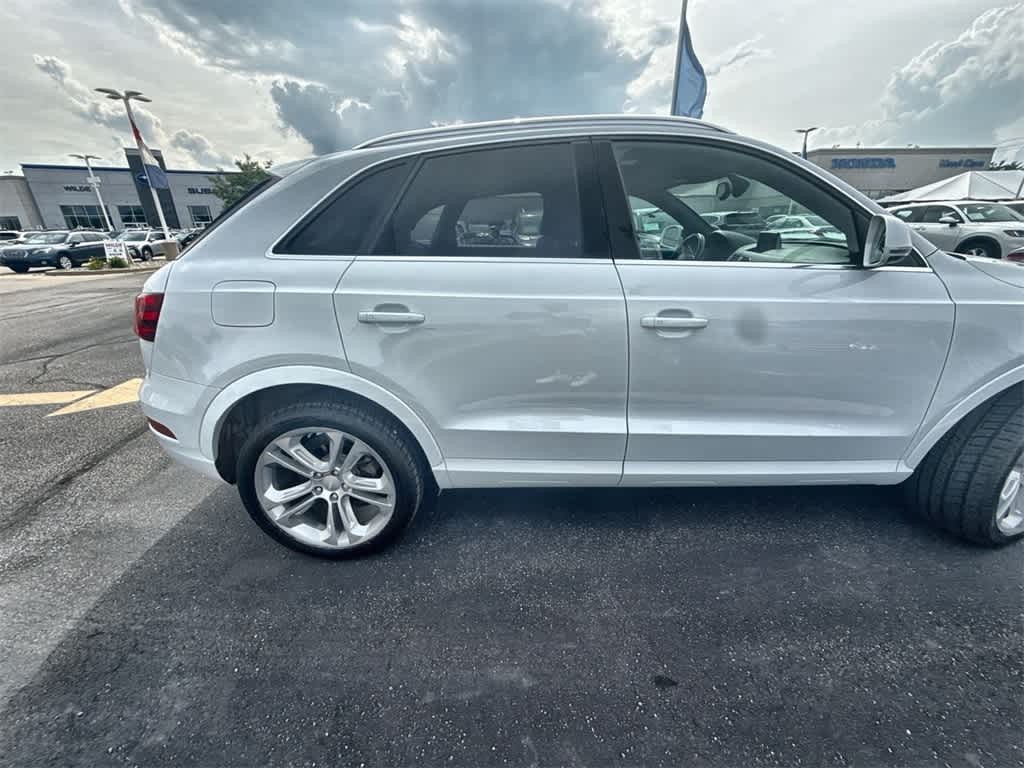 Audi Q3 Vehicle Full-screen Gallery Image 07