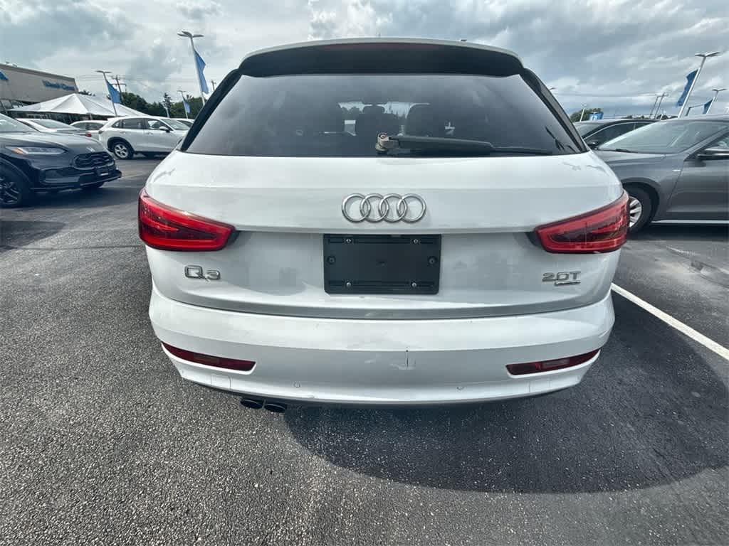 Audi Q3 Vehicle Full-screen Gallery Image 11