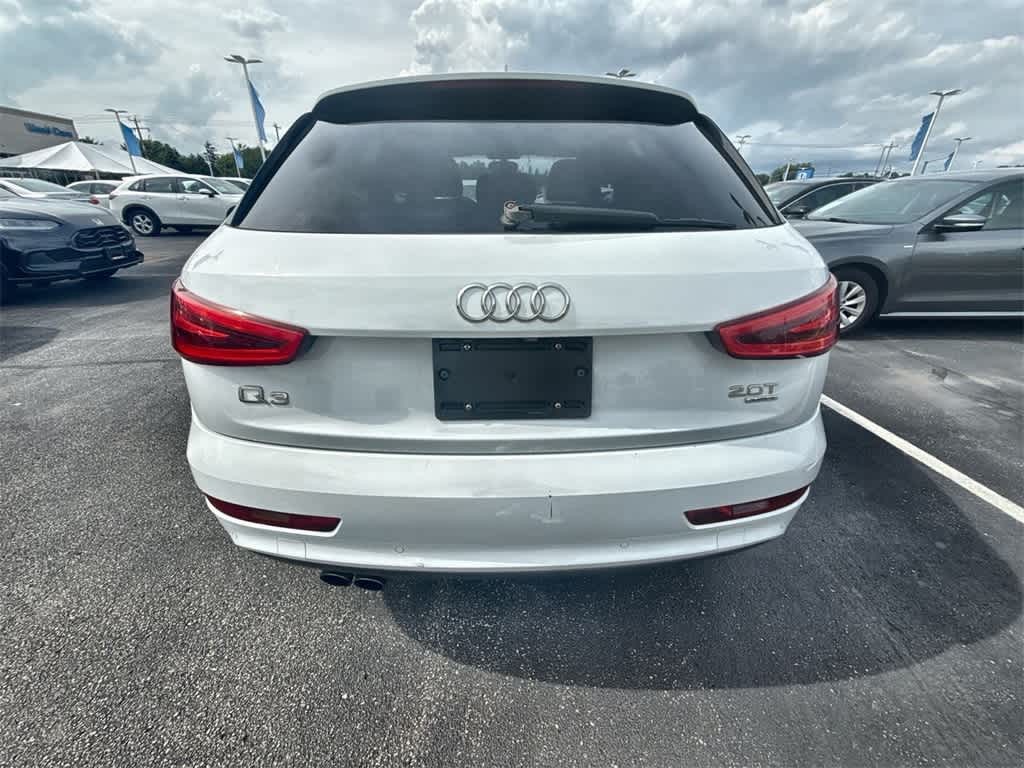 Audi Q3 Vehicle Full-screen Gallery Image 12