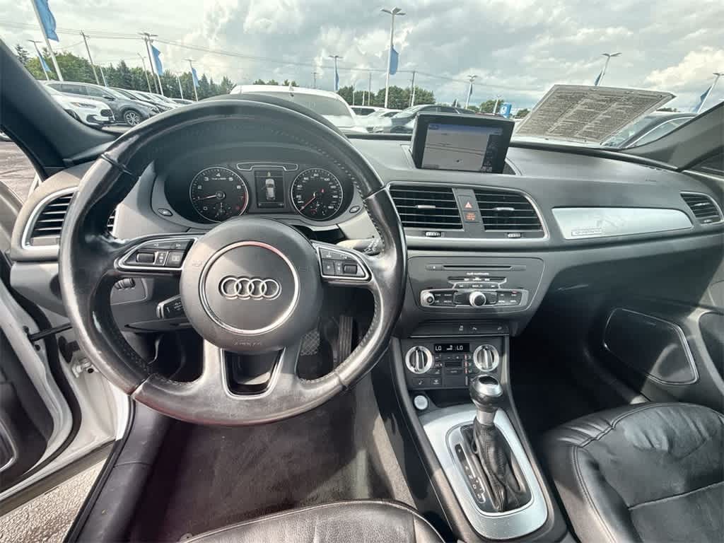 Audi Q3 Vehicle Full-screen Gallery Image 14