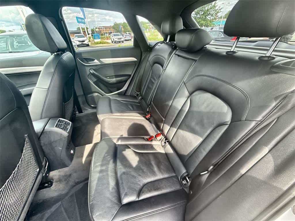 Audi Q3 Vehicle Full-screen Gallery Image 19