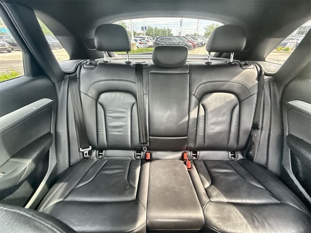 Audi Q3 Vehicle Full-screen Gallery Image 20