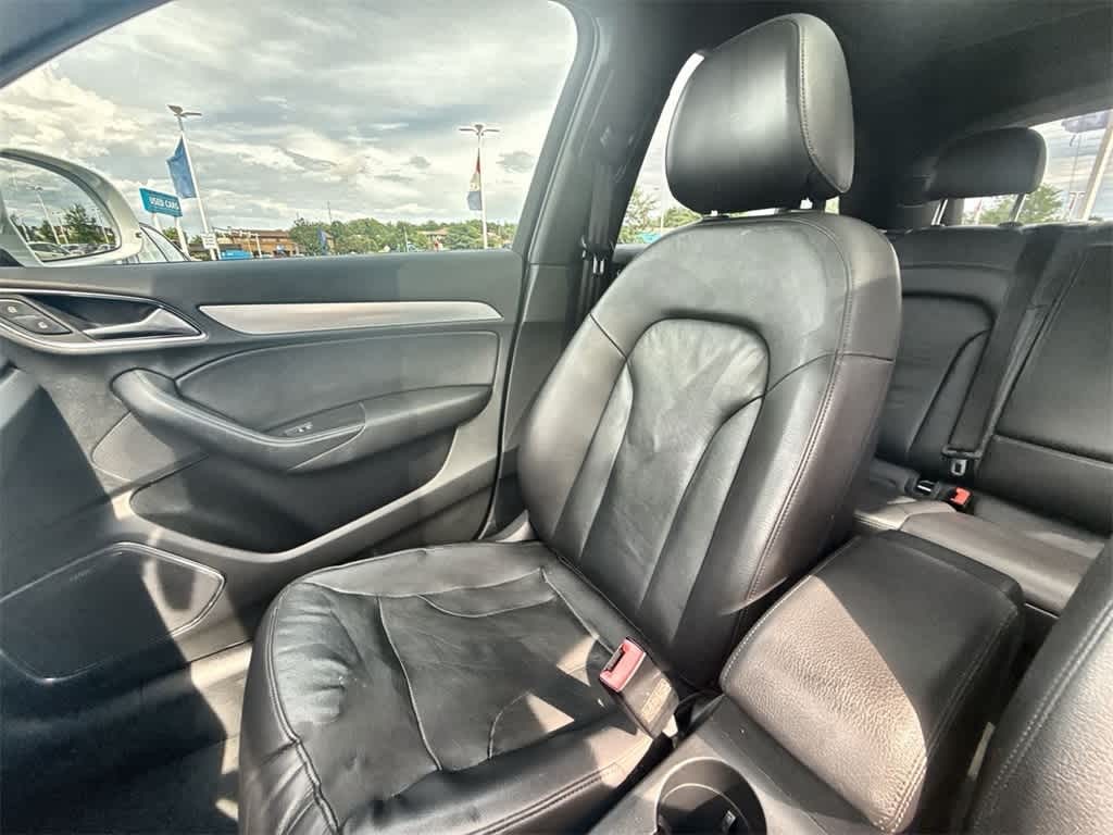 Audi Q3 Vehicle Full-screen Gallery Image 21