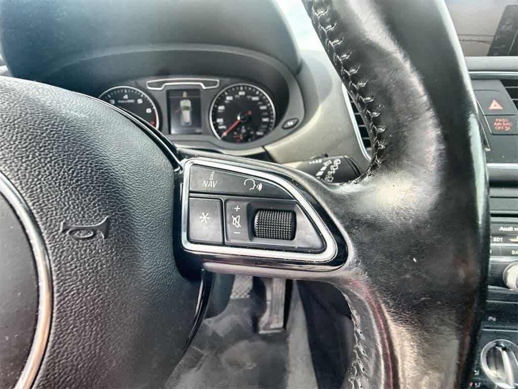 Audi Q3 Vehicle Full-screen Gallery Image 24