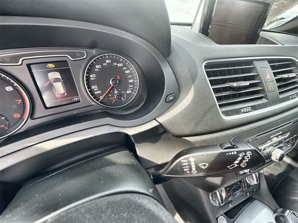 Audi Q3 Vehicle Full-screen Gallery Image 25