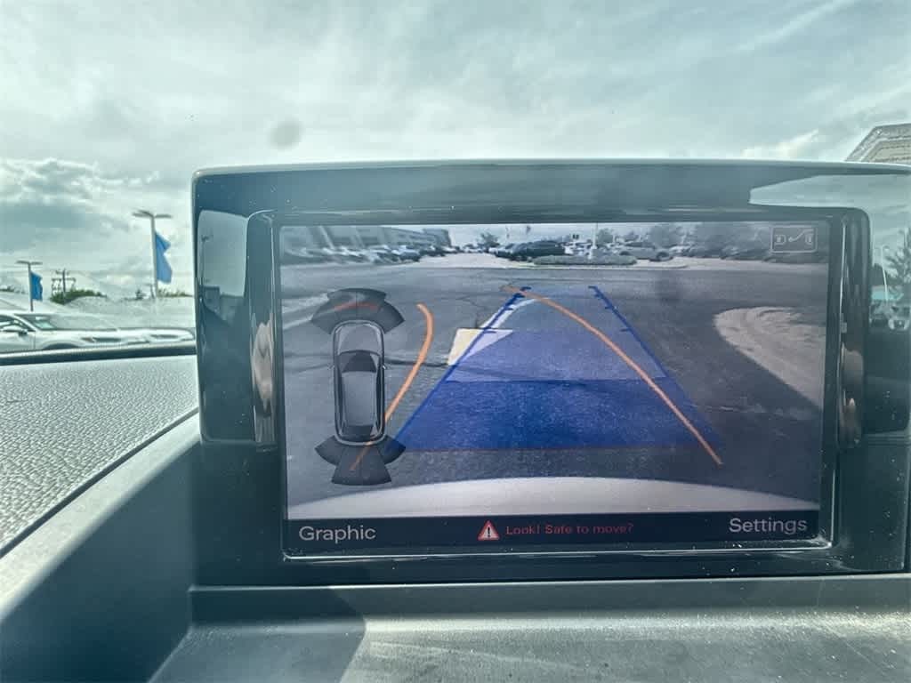 Audi Q3 Vehicle Full-screen Gallery Image 29