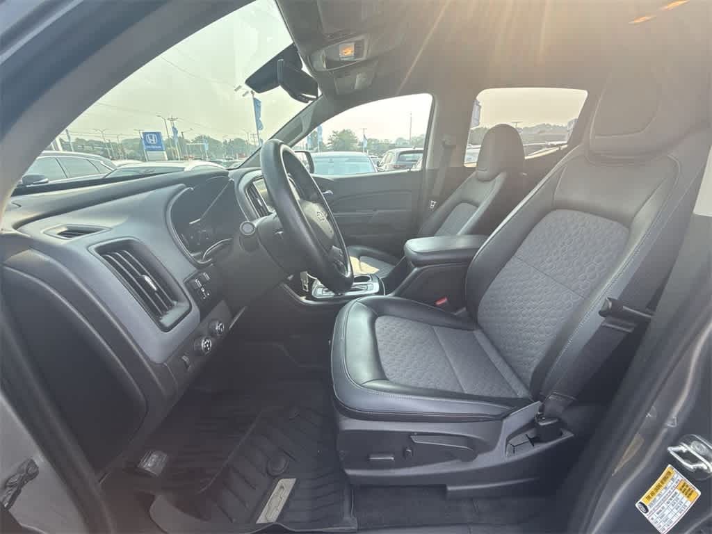 Chevrolet Colorado Vehicle Full-screen Gallery Image 02