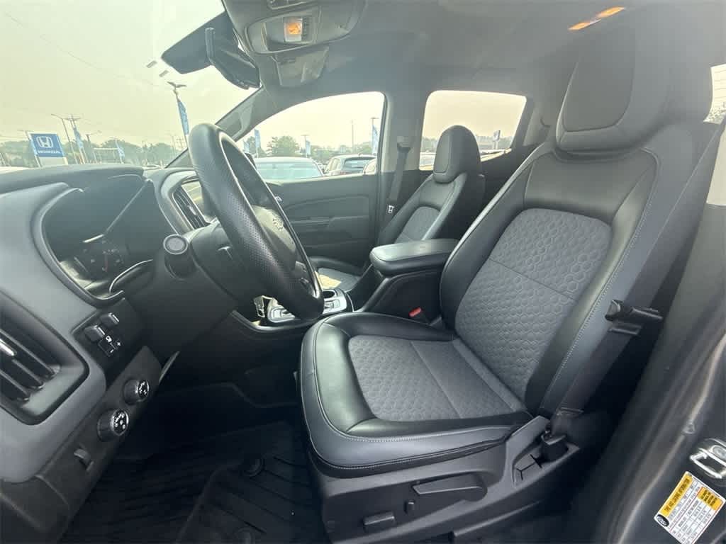 Chevrolet Colorado Vehicle Full-screen Gallery Image 15