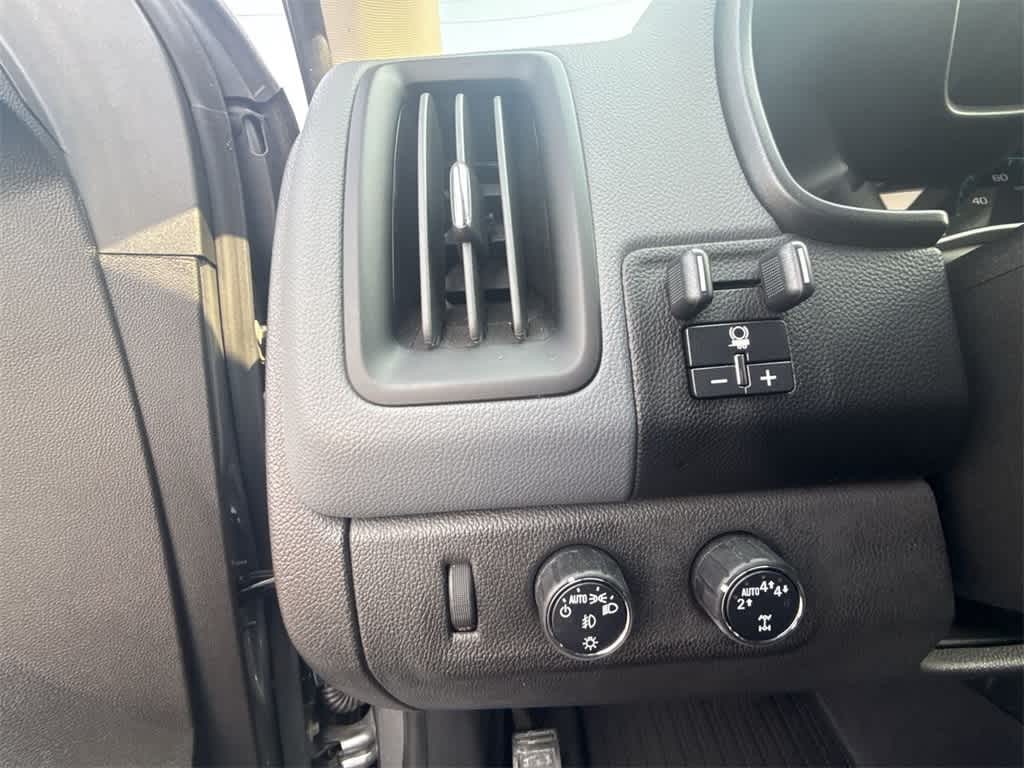 Chevrolet Colorado Vehicle Full-screen Gallery Image 16