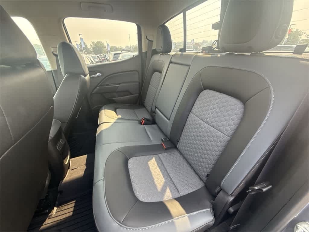 Chevrolet Colorado Vehicle Full-screen Gallery Image 18