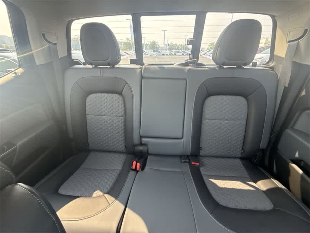 Chevrolet Colorado Vehicle Full-screen Gallery Image 19