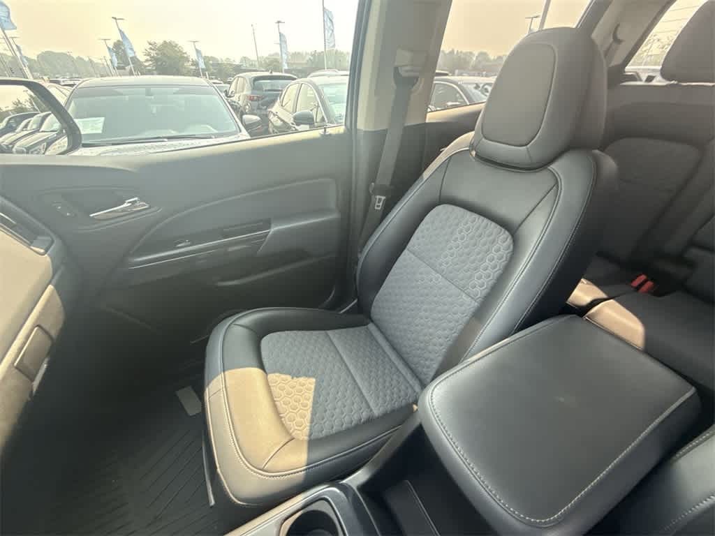 Chevrolet Colorado Vehicle Full-screen Gallery Image 20