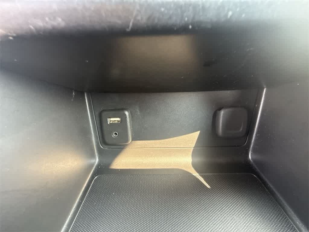 Chevrolet Colorado Vehicle Full-screen Gallery Image 30