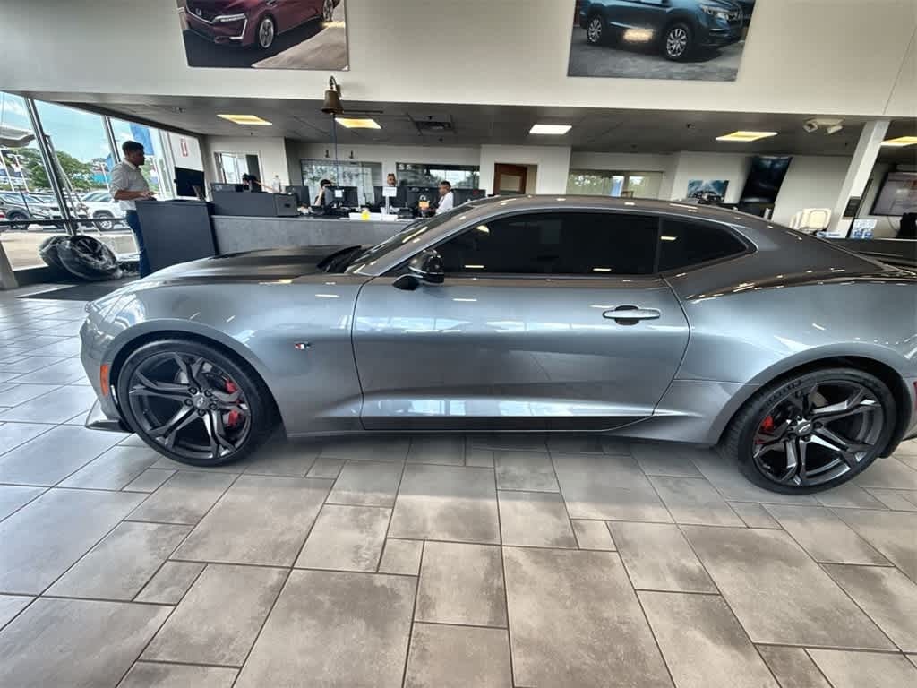 Chevrolet Camaro Vehicle Full-screen Gallery Image 03