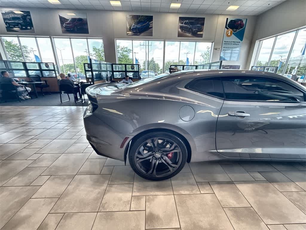 Chevrolet Camaro Vehicle Full-screen Gallery Image 05