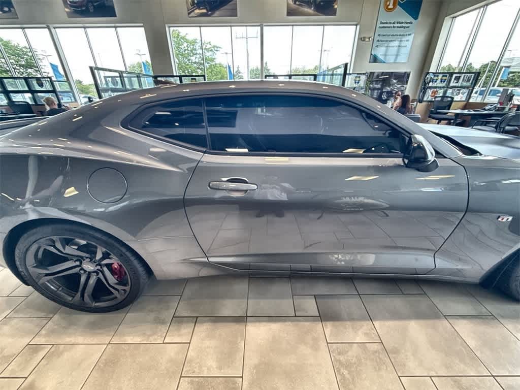 Chevrolet Camaro Vehicle Full-screen Gallery Image 06