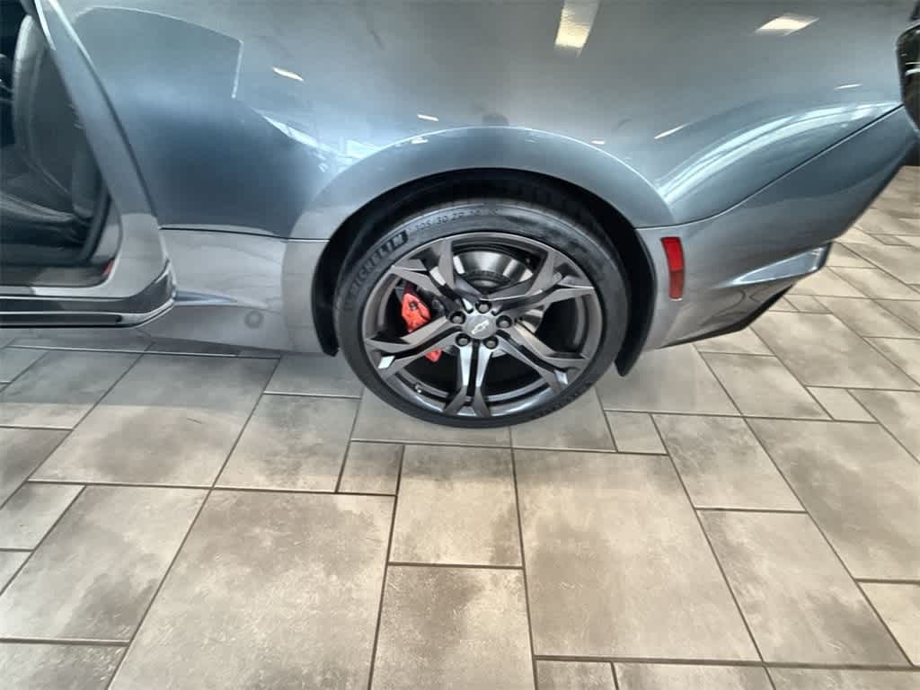 Chevrolet Camaro Vehicle Full-screen Gallery Image 12