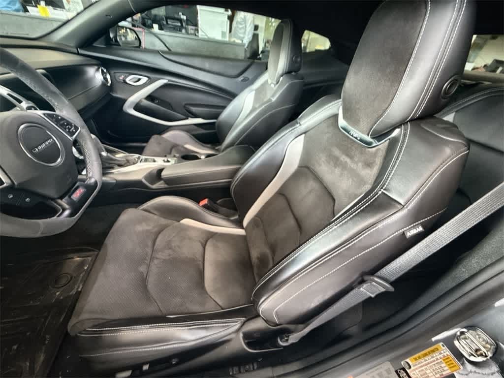 Chevrolet Camaro Vehicle Full-screen Gallery Image 14