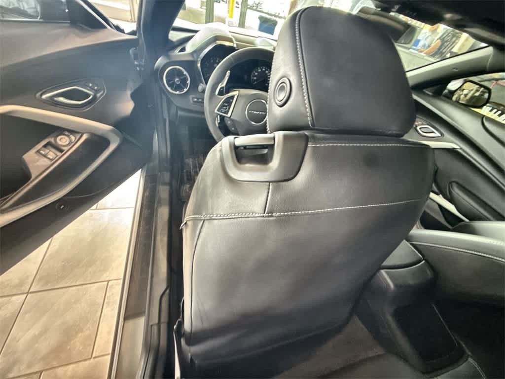 Chevrolet Camaro Vehicle Full-screen Gallery Image 16