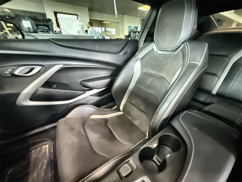 Chevrolet Camaro Vehicle Full-screen Gallery Image 19