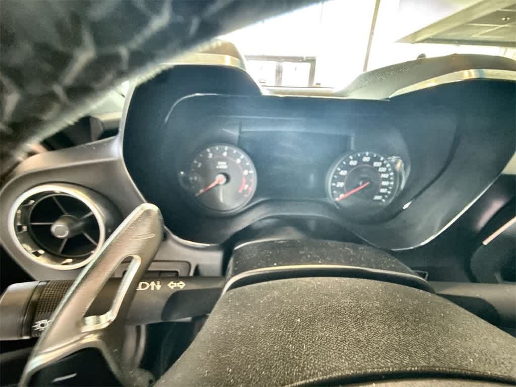 Chevrolet Camaro Vehicle Full-screen Gallery Image 23