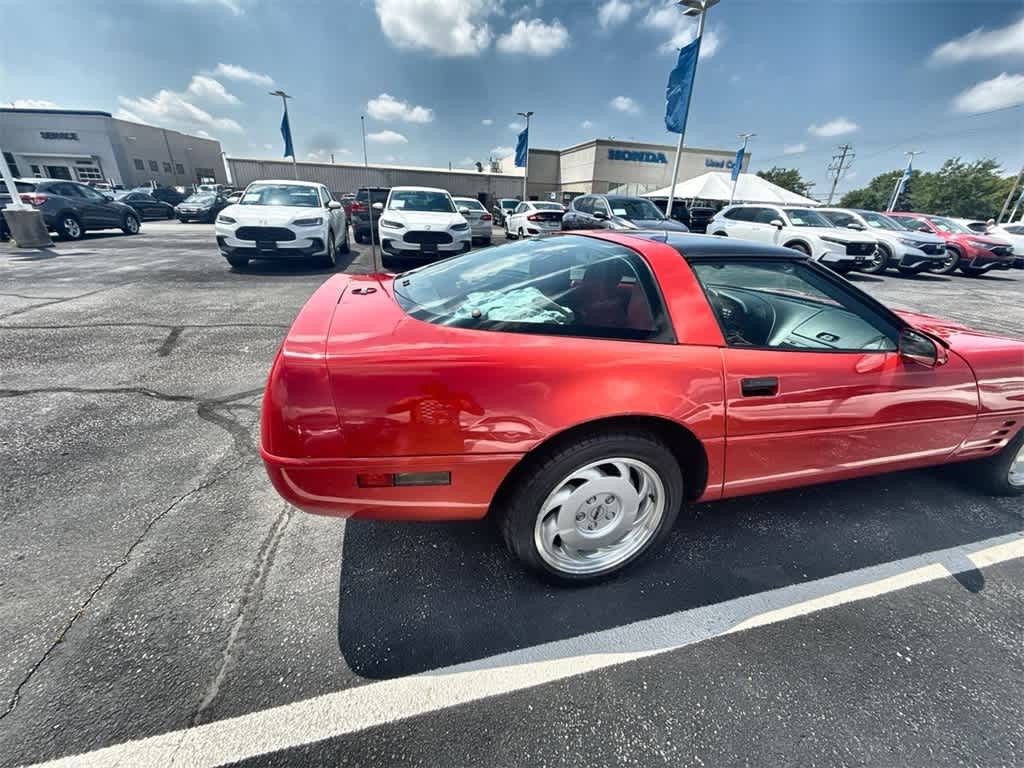 Chevrolet Corvette Vehicle Full-screen Gallery Image 06