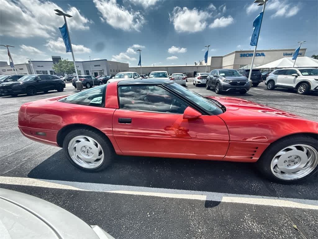 Chevrolet Corvette Vehicle Full-screen Gallery Image 07