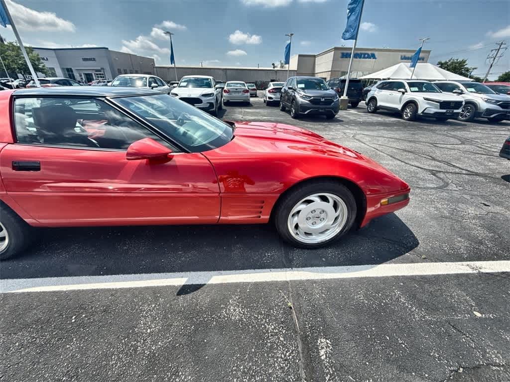 Chevrolet Corvette Vehicle Full-screen Gallery Image 08