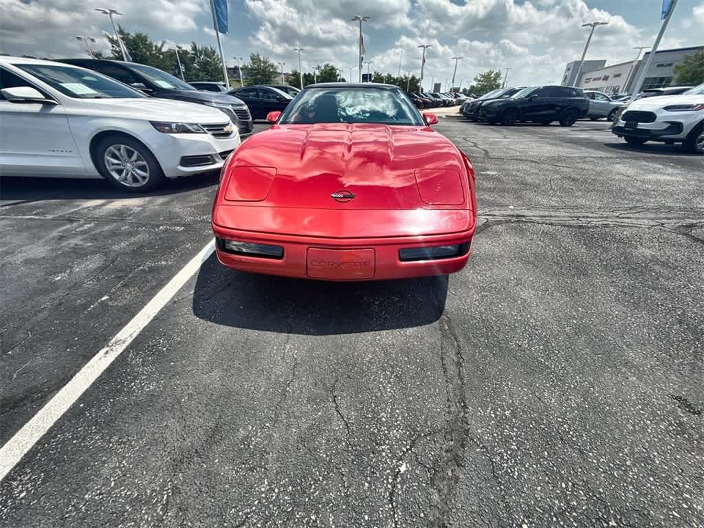 Chevrolet Corvette Vehicle Full-screen Gallery Image 09