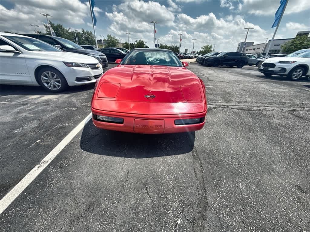 Chevrolet Corvette Vehicle Full-screen Gallery Image 11