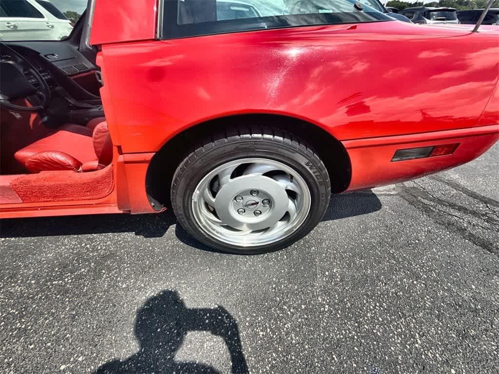 Chevrolet Corvette Vehicle Full-screen Gallery Image 14