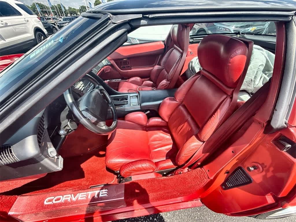 Chevrolet Corvette Vehicle Full-screen Gallery Image 16