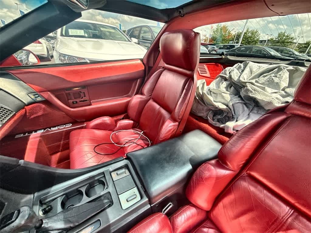 Chevrolet Corvette Vehicle Full-screen Gallery Image 18