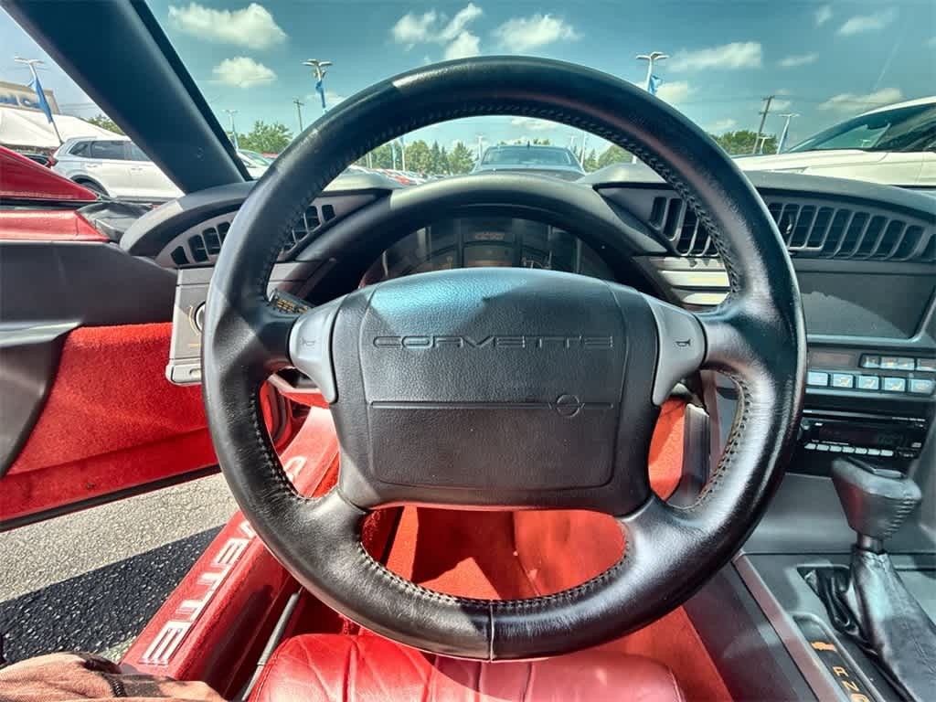 Chevrolet Corvette Vehicle Full-screen Gallery Image 19