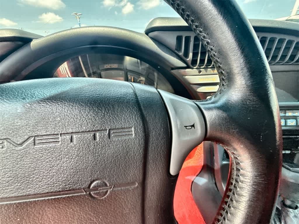 Chevrolet Corvette Vehicle Full-screen Gallery Image 21