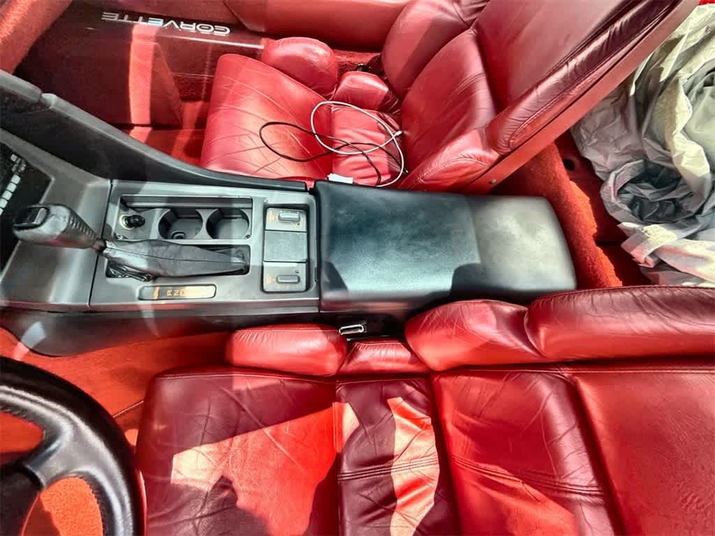 Chevrolet Corvette Vehicle Full-screen Gallery Image 24