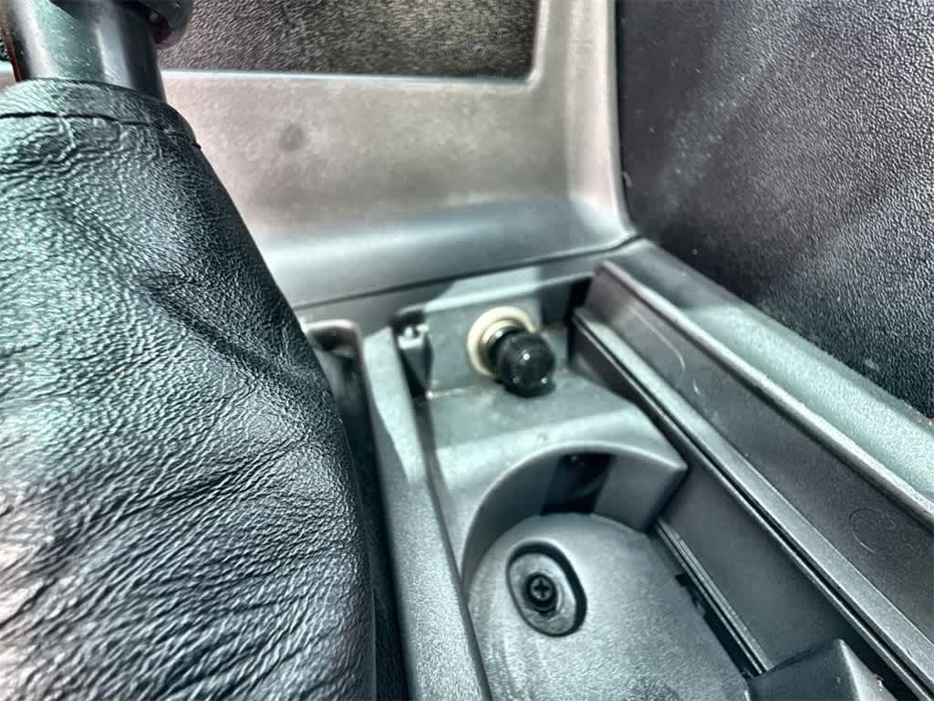 Chevrolet Corvette Vehicle Full-screen Gallery Image 26