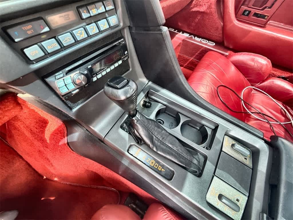 Chevrolet Corvette Vehicle Full-screen Gallery Image 27