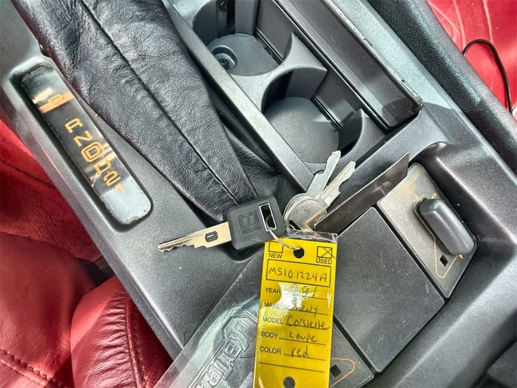 Chevrolet Corvette Vehicle Full-screen Gallery Image 29