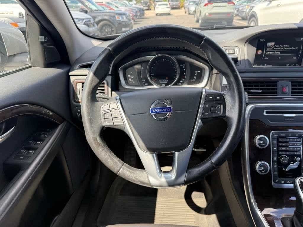 Volvo XC70 Vehicle Full-screen Gallery Image 10