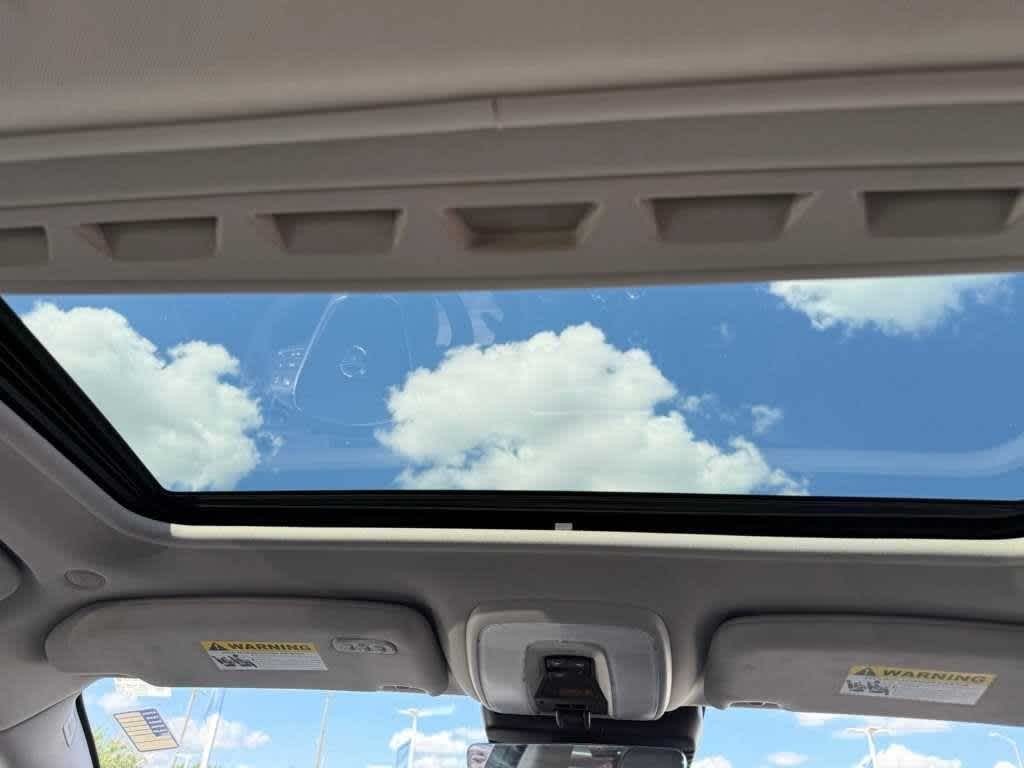 Volvo XC70 Vehicle Full-screen Gallery Image 11