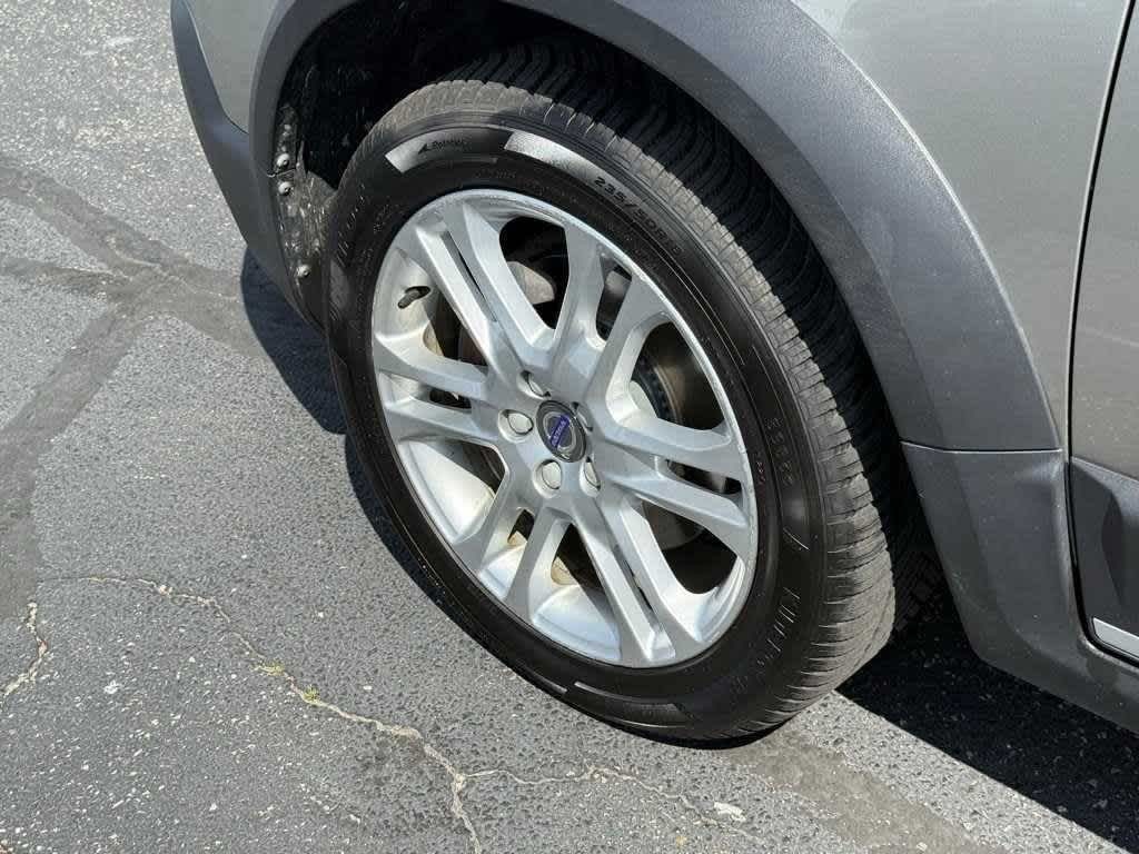 Volvo XC70 Vehicle Full-screen Gallery Image 12