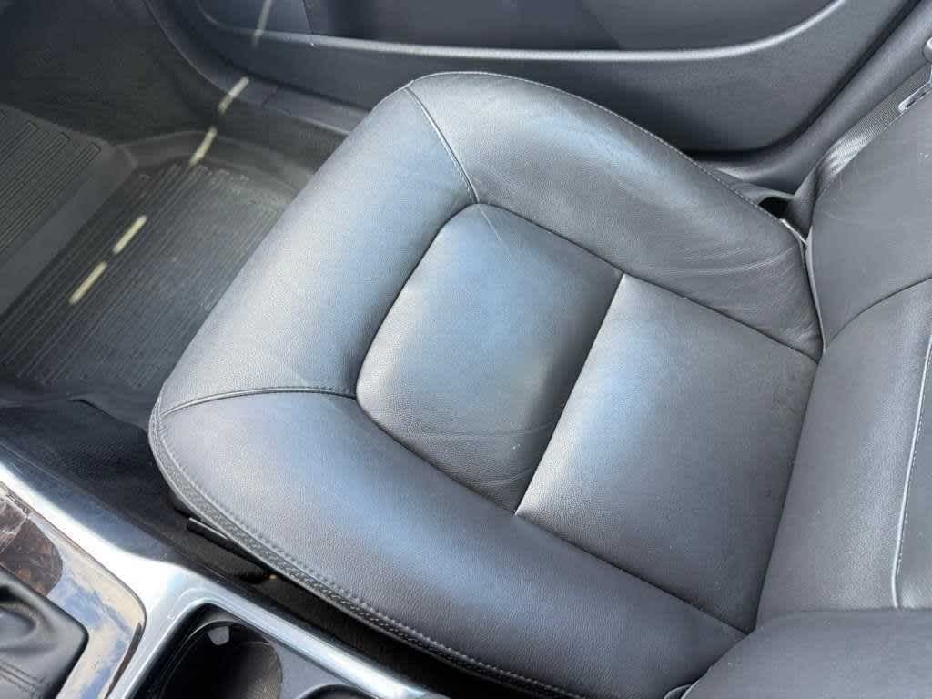 Volvo XC70 Vehicle Full-screen Gallery Image 22