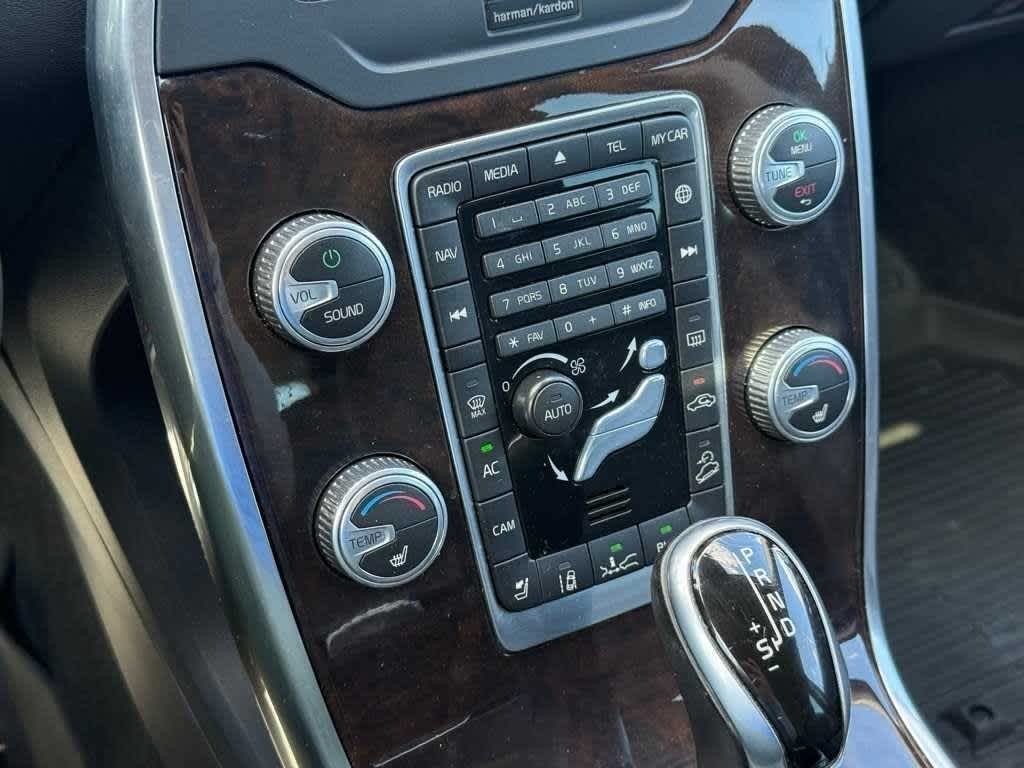 Volvo XC70 Vehicle Full-screen Gallery Image 23