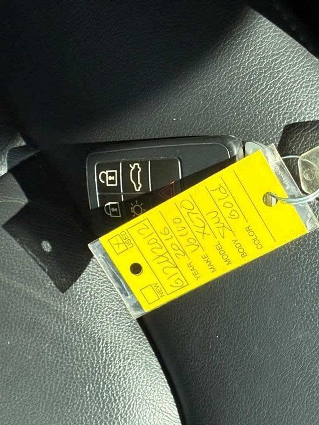 Volvo XC70 Vehicle Full-screen Gallery Image 25